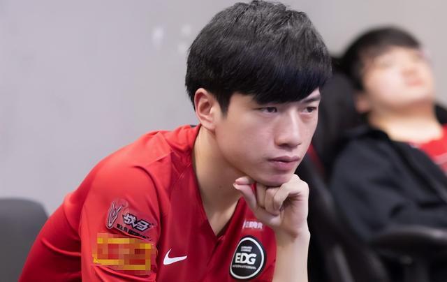 内马尔在FPX比赛中最后时刻胜出，最后时刻胜出引发热议！